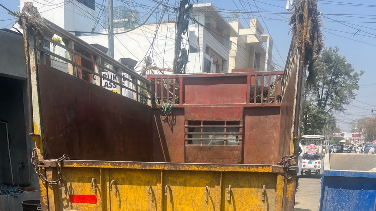 Drunk driver forgot to park the loader vehicle in Bareilly