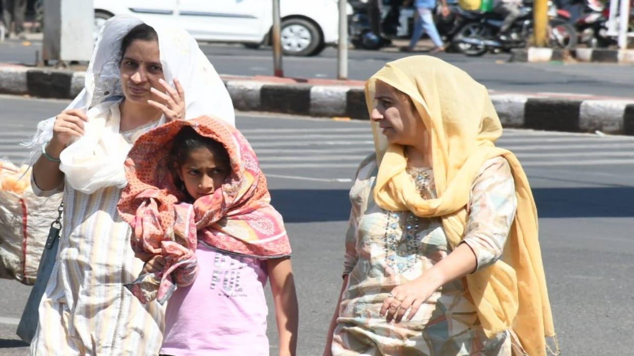 UP Weather News Heat wave like conditions in UP May-like heat in March relief from westerly winds for two days