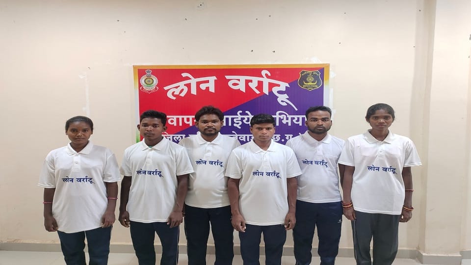 नक्सलियों ने किया सरेंडर