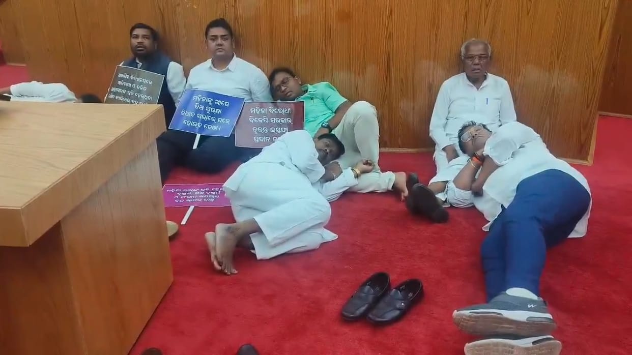 Odisha Politics Assembly Chaos Updates Congress MLA suspension Ajay kumar Lallu Bhakta Charan Das hindi news