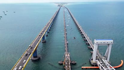 Prime Minister Modi inaugurated country's first vertical lift sea bridge Today, know everything about it