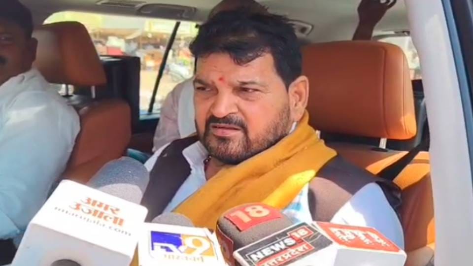 Brij Bhushan Sharan Singh said today Muslims are old Hindus govt should not provide security to Maulana Kausar