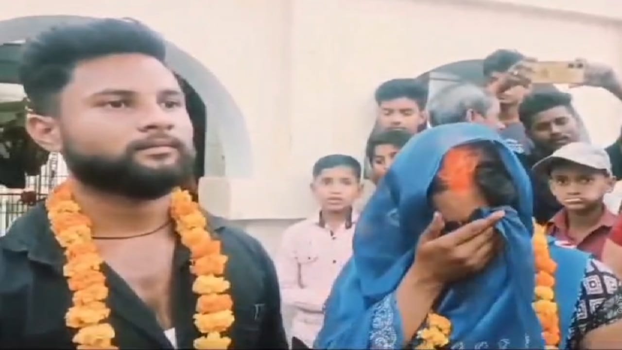 Mother left her two children and married her lover In Sant Kabir Nagar