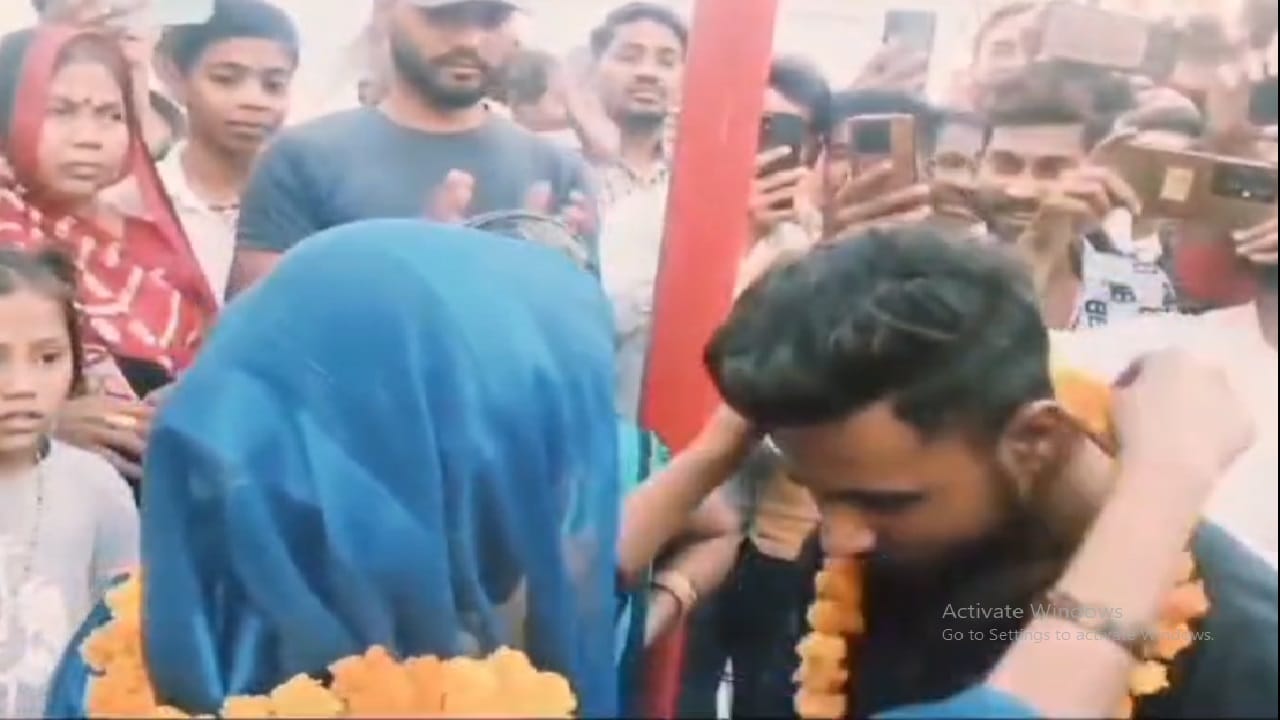 Mother left her two children and married her lover In Sant Kabir Nagar