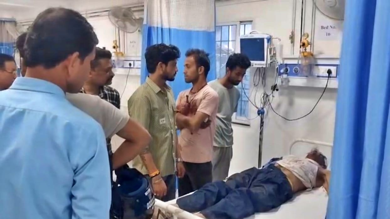 Siwan Crime: In a land registry dispute, goons entered house and stabbed, one dead, 3 injured; Court Notice