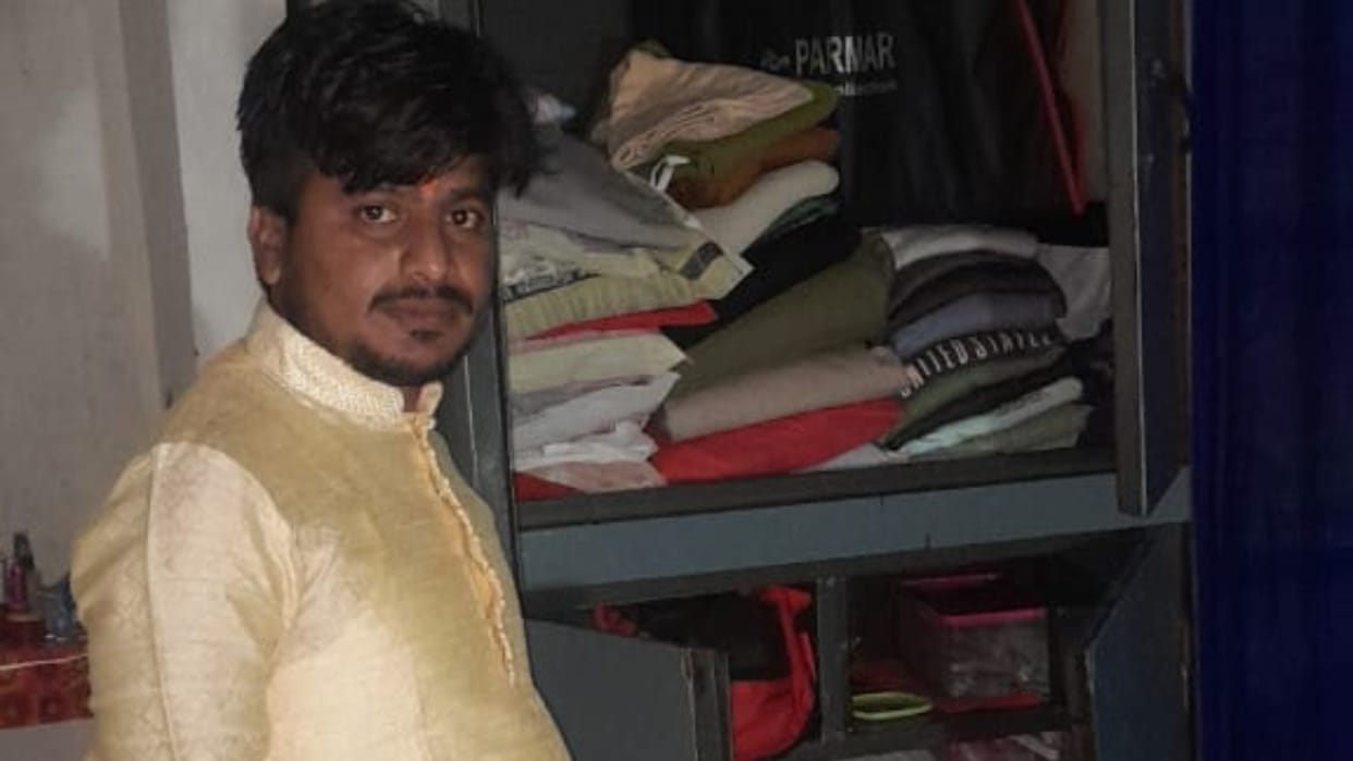 family went to Jagrata thieves broke the locks and stole goods worth lakhs of rupees in Shahjahanpur