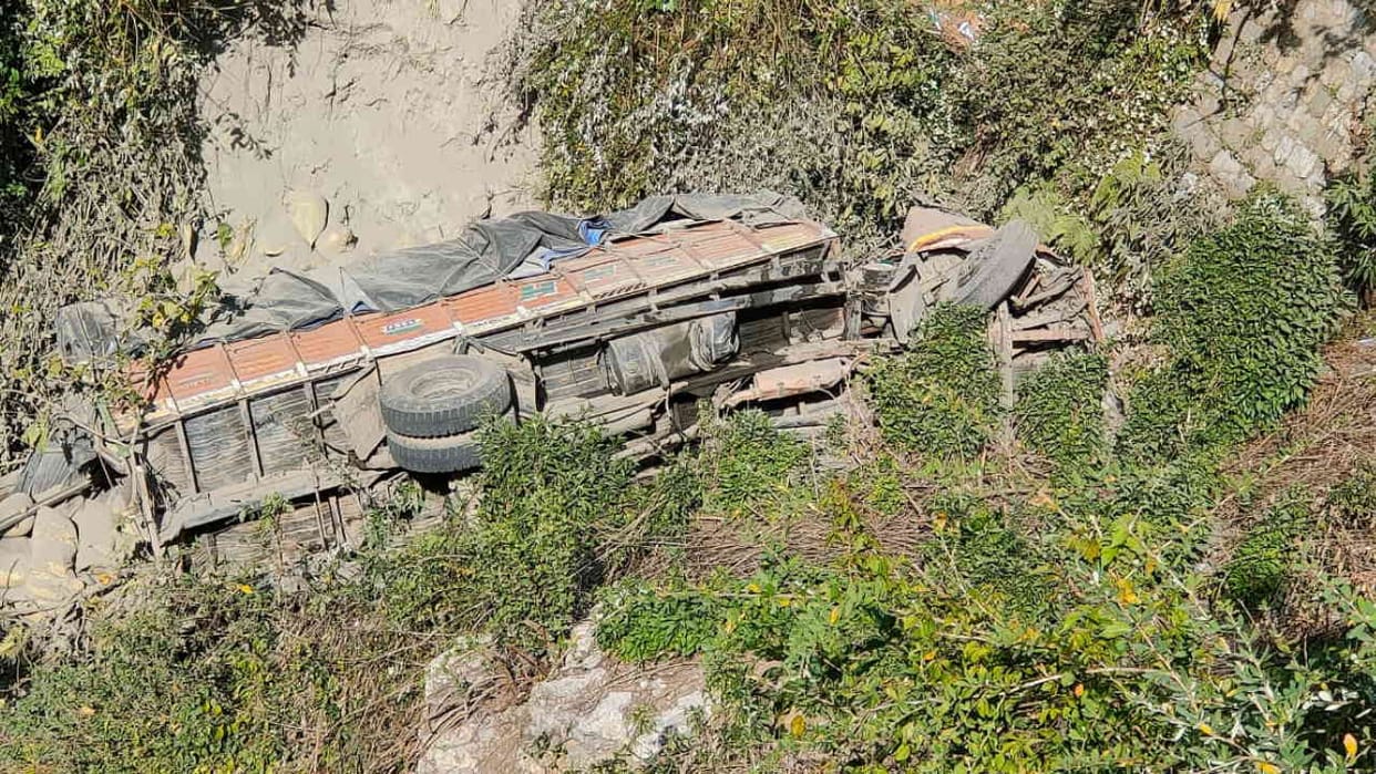 Truck fell into a 200 meter deep ditch three people including the driver were on board Mussoorie Accident