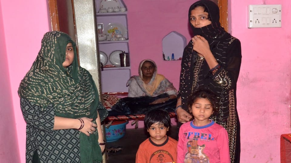 Aligarh Juice Seller Gets Rs 7.79 Crore Income Tax Notice Shocking Fake Firm Scam Exposed UP News In Hindi