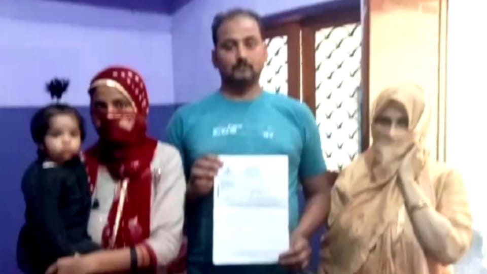 Aligarh Juice Seller Gets Rs 7.79 Crore Income Tax Notice Shocking Fake Firm Scam Exposed UP News In Hindi