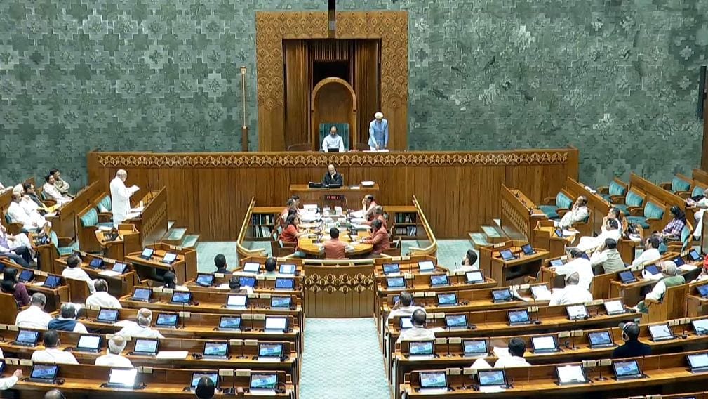 Lok Sabha: opposition disrupted proceedings for more than 1450 hours In 11 years