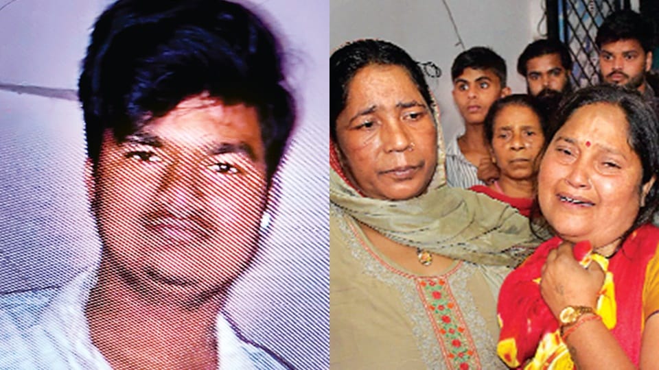 Moradabad: Body found hanging from a noose, family dispute was the reason, forensic team collected evidence