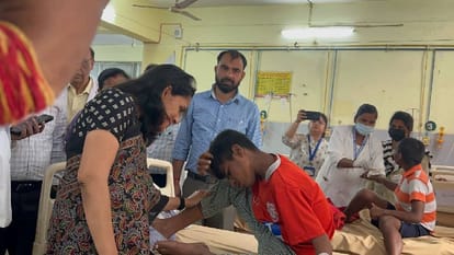 Four children of Nirvana Sanstha of Lucknow died 24 admitted in hospital Commissioner visited their condition