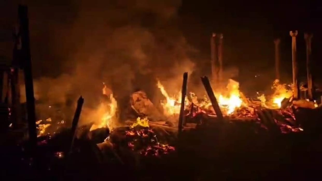 Bihar News : fire broke out due to short circuit many houses burnt to ashes Bakhri begusarai bihar police