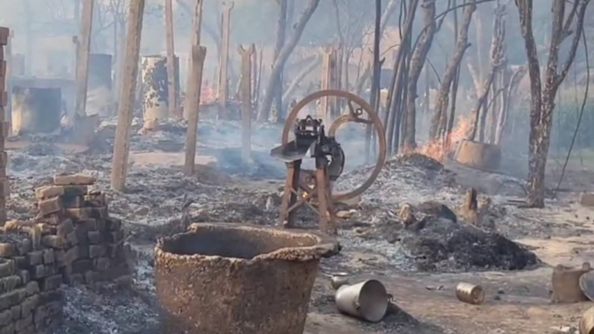 Bihar News More than hundred houses burnt in fire in Darbhanga