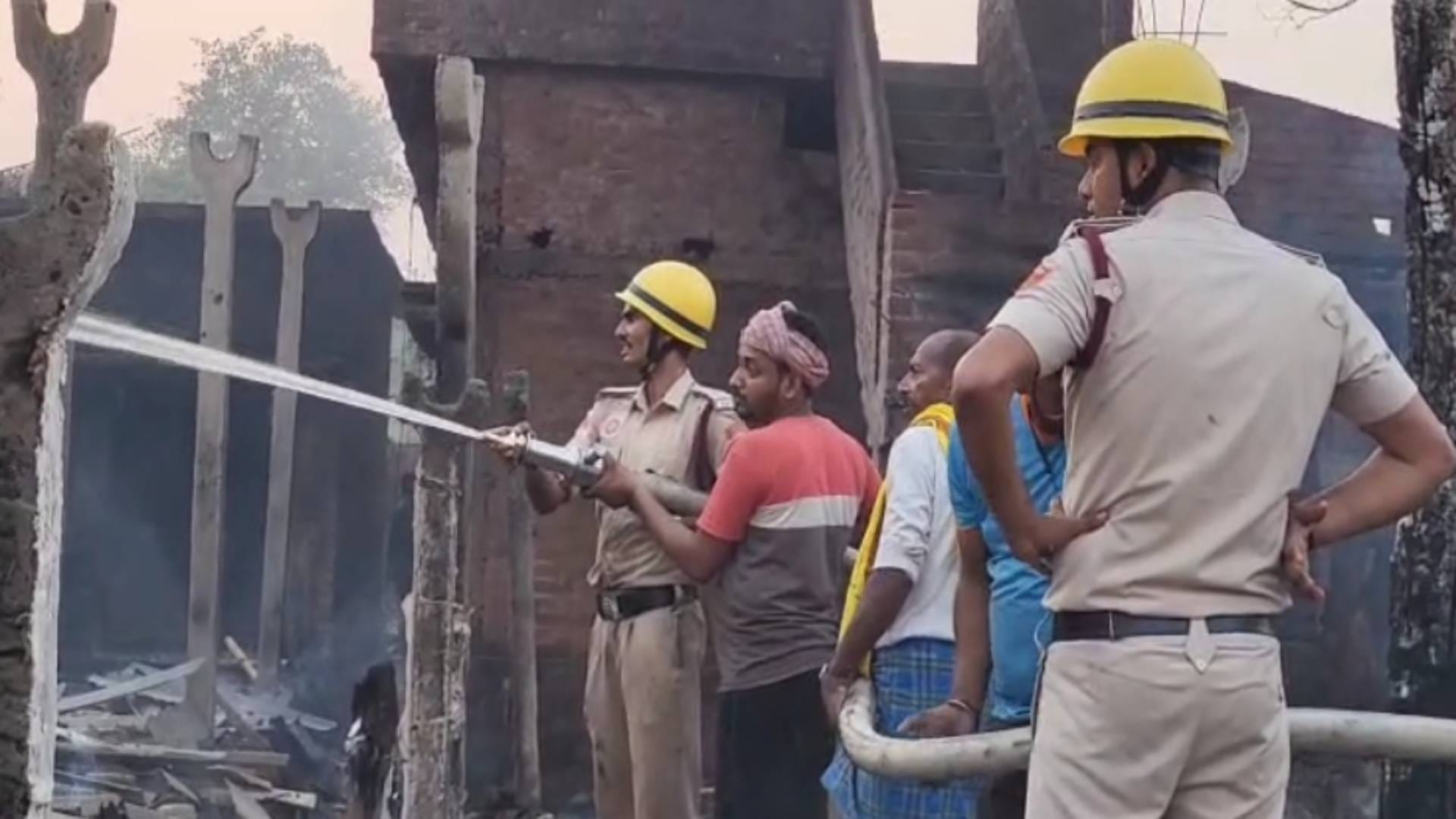 Bihar News More than hundred houses burnt in fire in Darbhanga