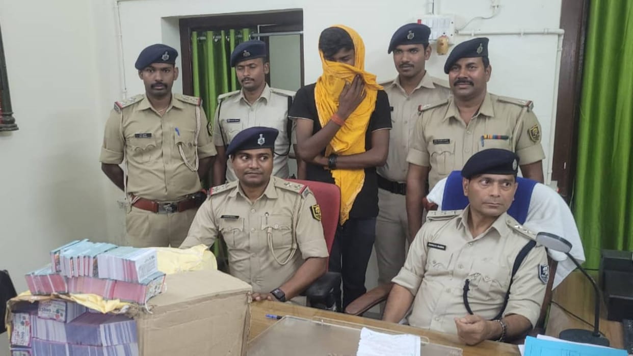 Bihar News Illegal lottery worth about two crores recovered in Purnia auto driver arrested
