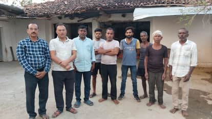 Balaghat News: Farmers of Dongaria village are entangled in technology