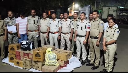 Dindori News: Illegal Liquor Business Busted, Police Raided And Seized  Illegal Liquor Worth Lakhs - Amar Ujala Hindi News Live - Dindori News:अवैध  शराब कारोबार का भंडाफोड़, दबिश देकर पुलिस ने पकड़ी