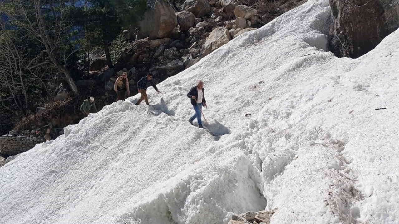 4 Essential Items You Must Pack for Mountain Trekking to Avoid Trouble in hindi