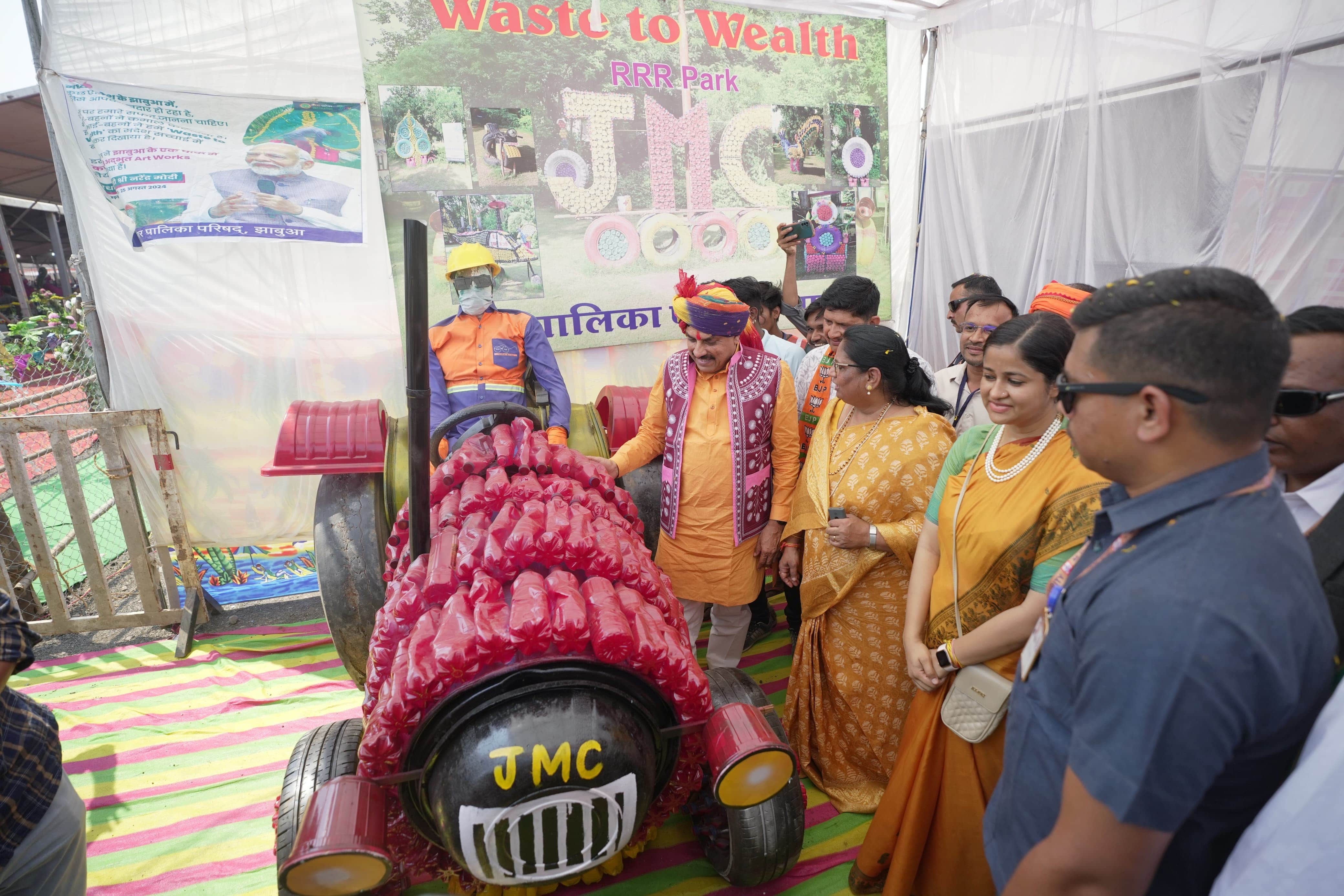 MP News: Two thousand couples got married in a mass marriage in Jhabua, CM gave blessings