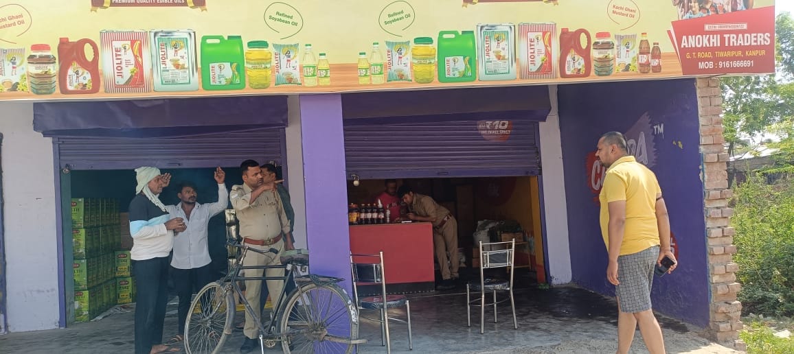 Kanpur Theft Lakhs stolen from warehouse by cutting shutter suspicion someone from village committed the crime