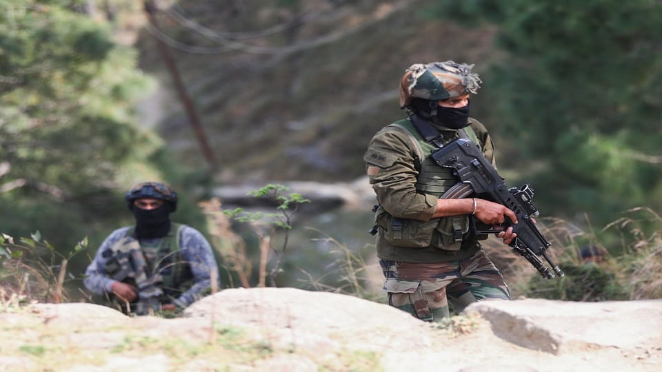 army surrounded terrorists in hilly areas of Kathua and Billawar two terrorists killed five including DSP inju