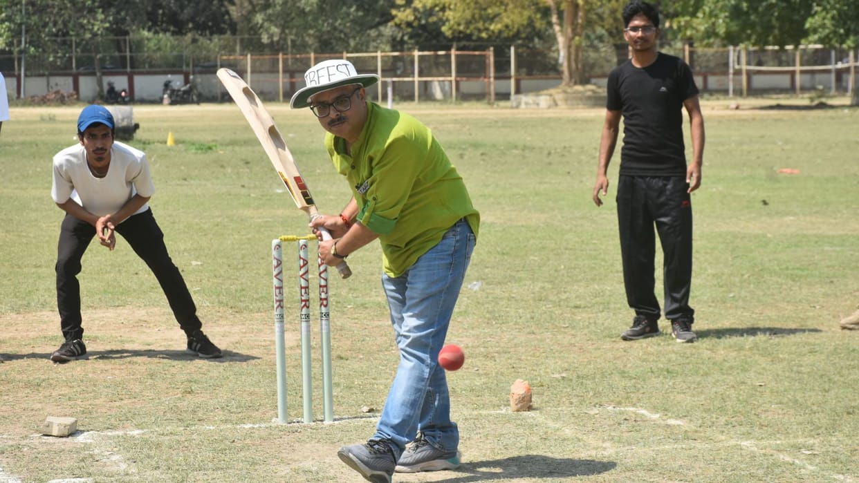 Sports News of varanasi PhD scholar not withstand pressure of 13 runs in super over