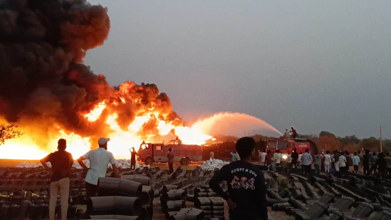huge fire broke out in pipe warehouse in Mandsaur