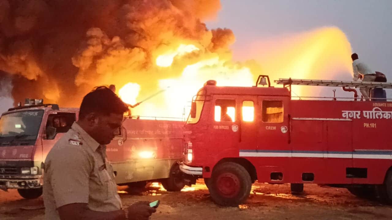 huge fire broke out in pipe warehouse in Mandsaur