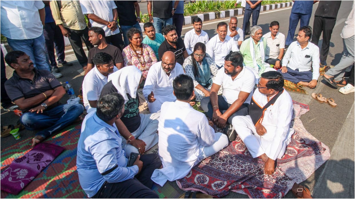 Odisha: Congress protests against suspension of 14 MLAs; Police resorts to lathicharge and uses water cannon