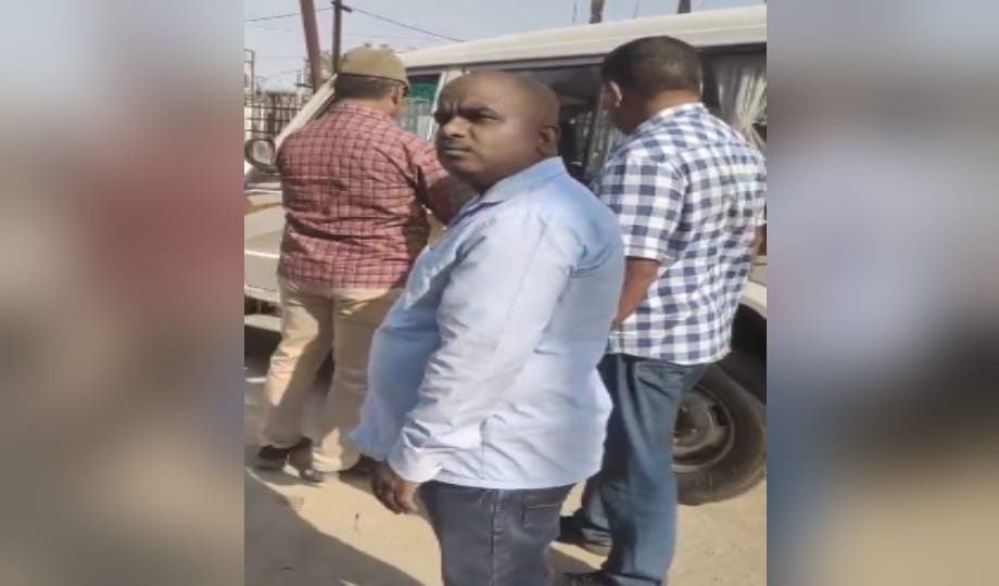 Vigilance team arrested a clerk of the electricity department while taking a bribe of Rs 20,000