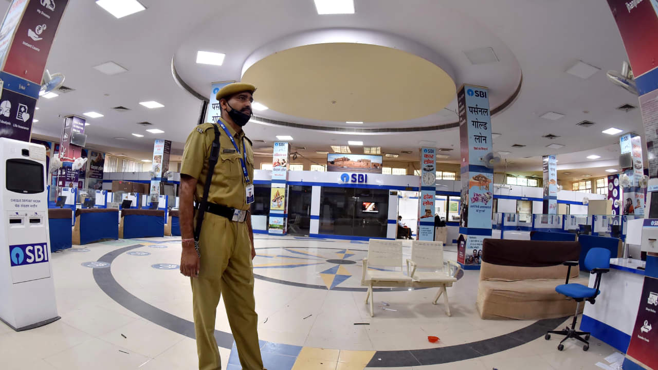 एसबीआइ्र की एटीएम से होने वाली आमदनी।