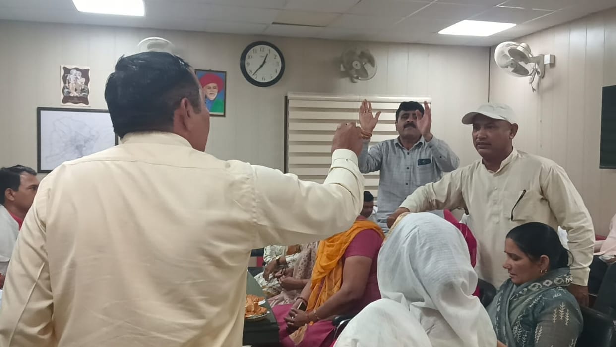 Dadri Municipal Council's annual budget meeting fell prey to chaos