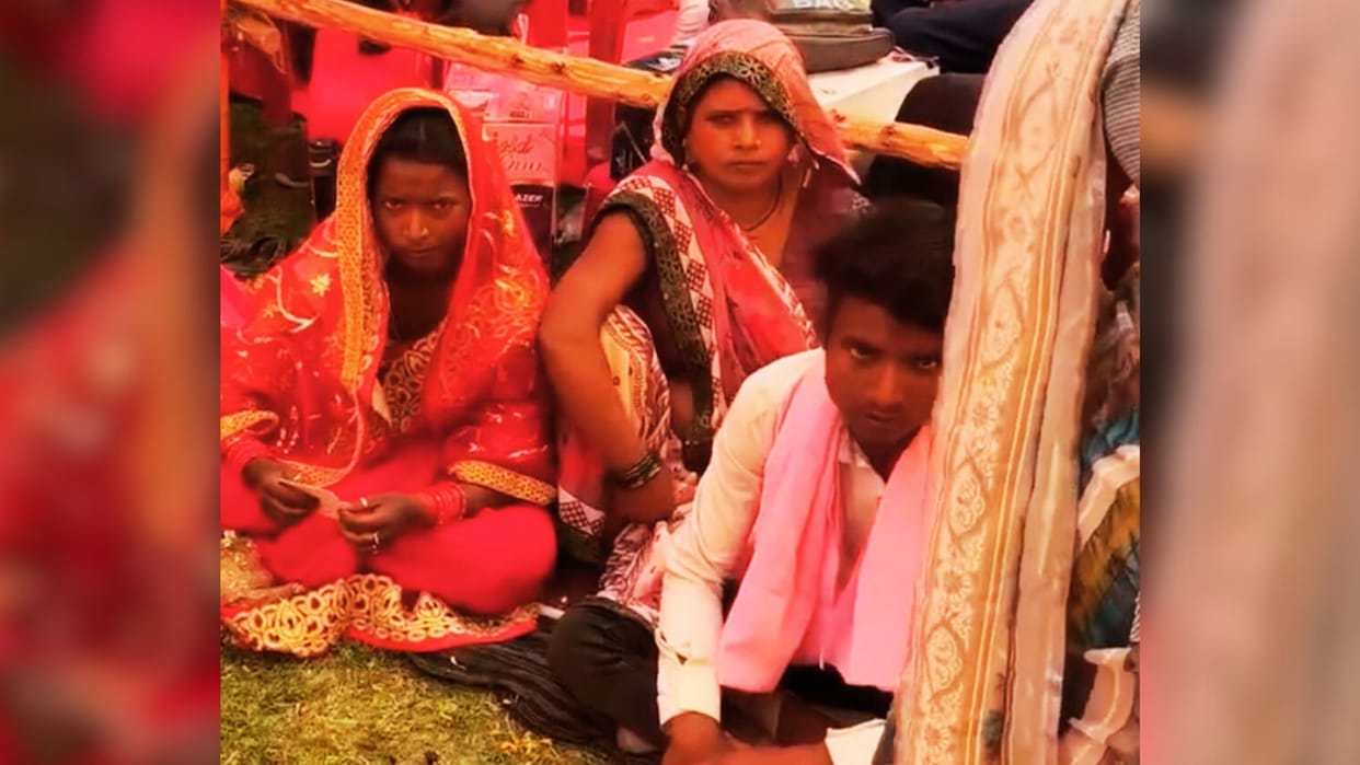 mukhyamantri samuhik vivah yojana Brother-sister and father married in jaunpur
