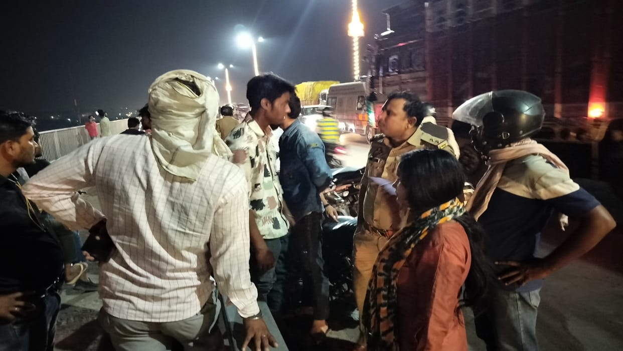 After a dispute with his wife, the young man jumped into the Yamuna from the new bridge