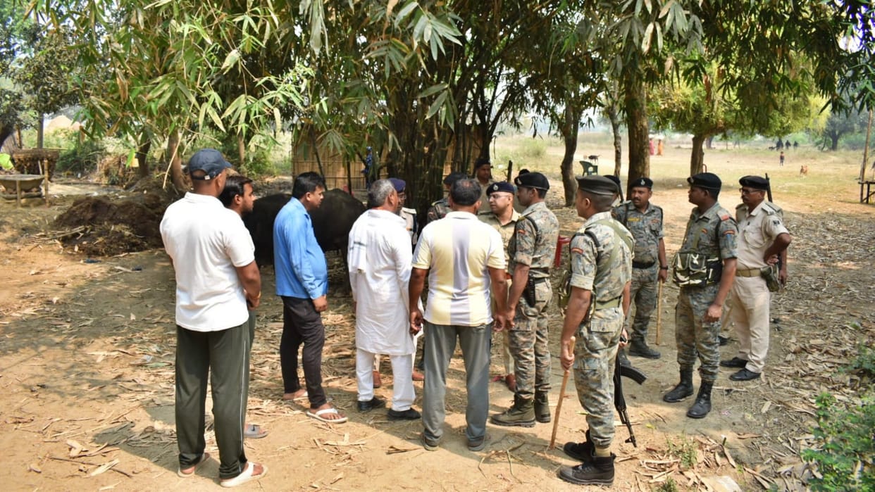 Bettiah News: Two parties fight over dance during Shraddha program near cemetery, ten people injured