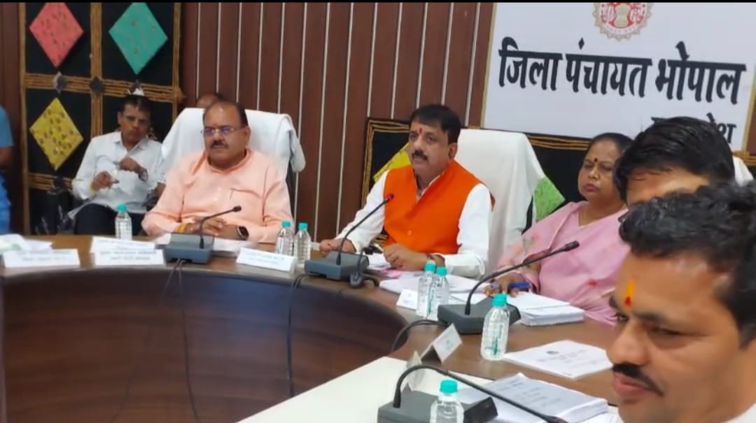 Bhopal: Commissioner did not pick up the phone of Bhopal MP and MLA, left the meeting, said- this is an insult