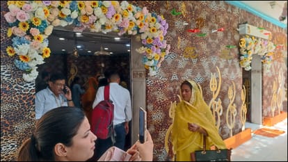 Devotee will not be able to offer flowers-coconuts to the goddess during Navratri, Jhandewalan temple decision
