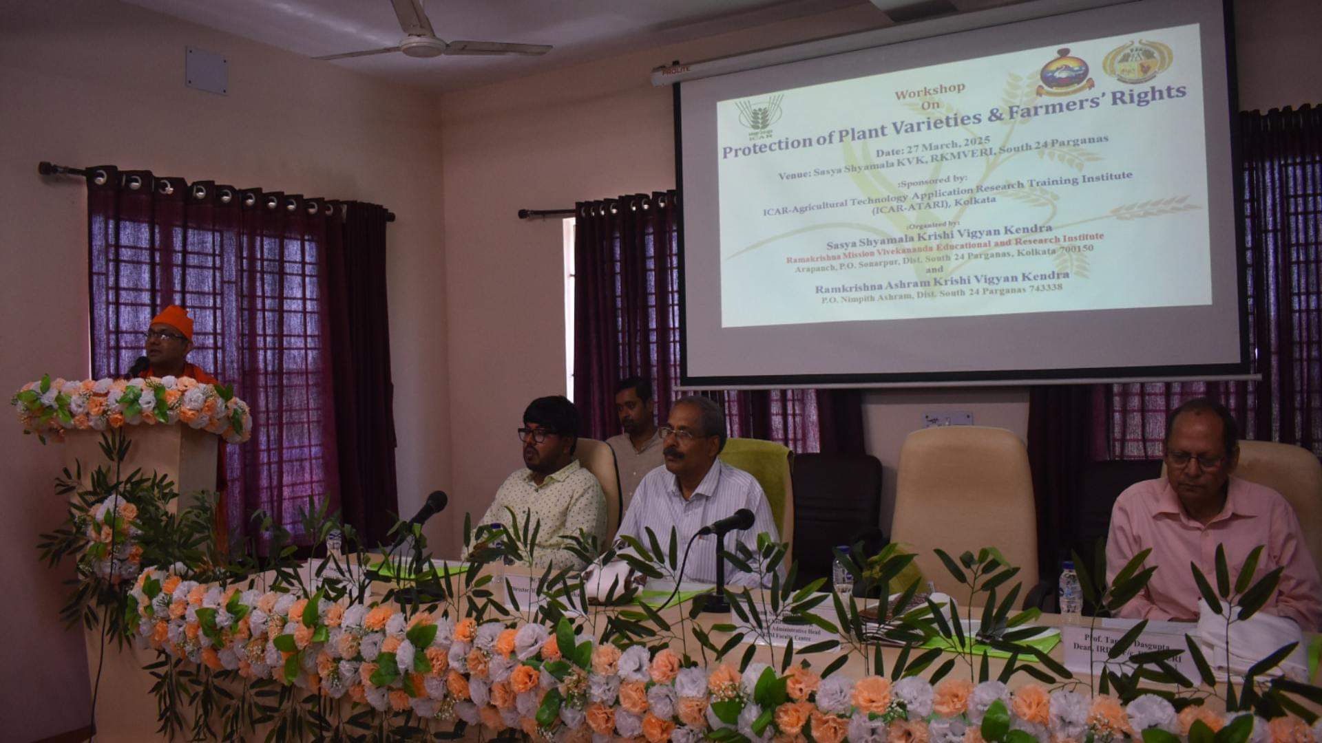 निदेशक डॉ. प्रदीप डे