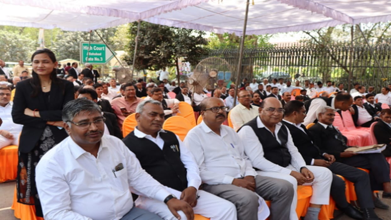 Advocates strike continued for the fourth day adamant on cancelling the transfer of Justice Yash