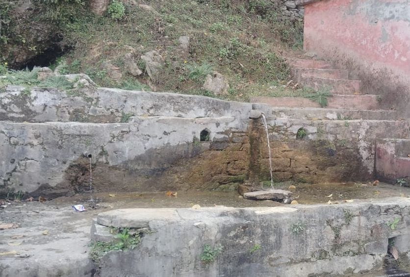 drinking water crisis intensifies in Dhuraphat and Reethagad area of bageshwar as soon as summer arrives