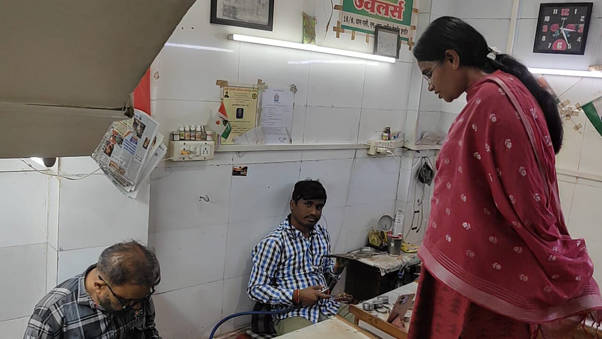 Indore: Child labourers are brought from Bengal to do dangerous work