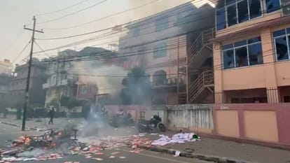 Today top headlines national news Earthquake DA Hike Nepal Politics business and world hindi news updates