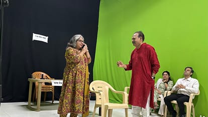 Yatri celebrates world Theatre day 2025 with Akhilendra Mishra Dinesh Gupta Pankaj Shukla Apna Adda