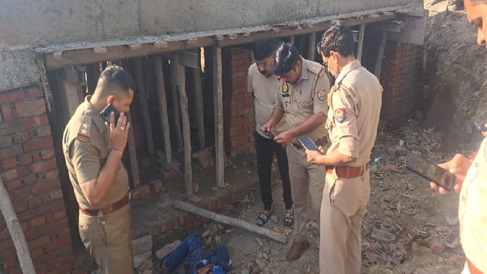 A young man was murdered by slitting his throat in Hapur