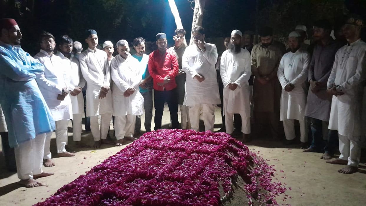 Mukhtar Ansari Death Anniversary Family members read Fatiha on Mukhtar grave in ghazipur