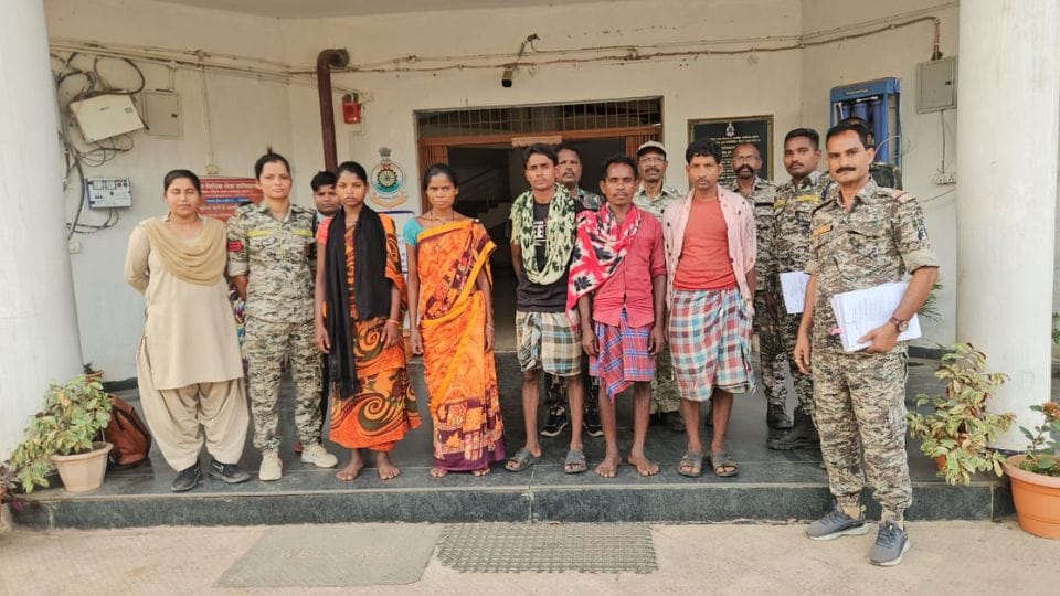 DRG and Bastar Fighter Team arrested five Naxalites including two female Naxalites in Dantewada