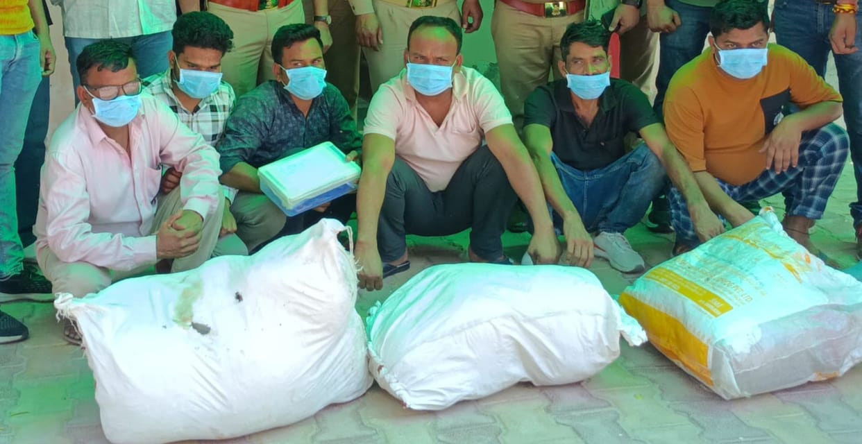 Ganja was being smuggled from Bihar and sold in Agra Police arrested six smugglers