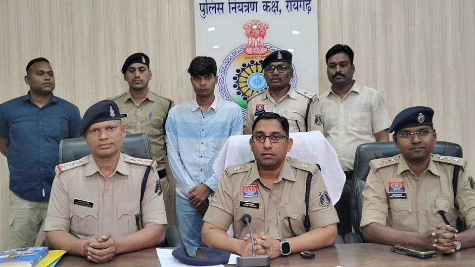 man posing as a fake assistant labour commissioner came to get a tender for a contractor police arrested him i