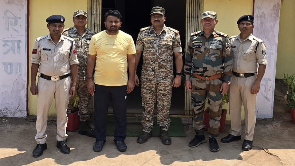 पुलिस की गिरफ्त में आरोपी